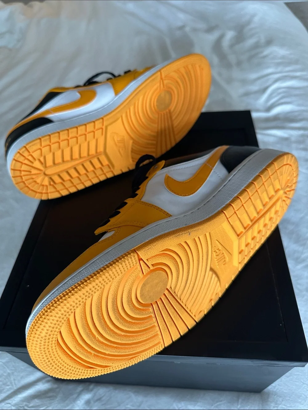 Jordan 1 low Taxi